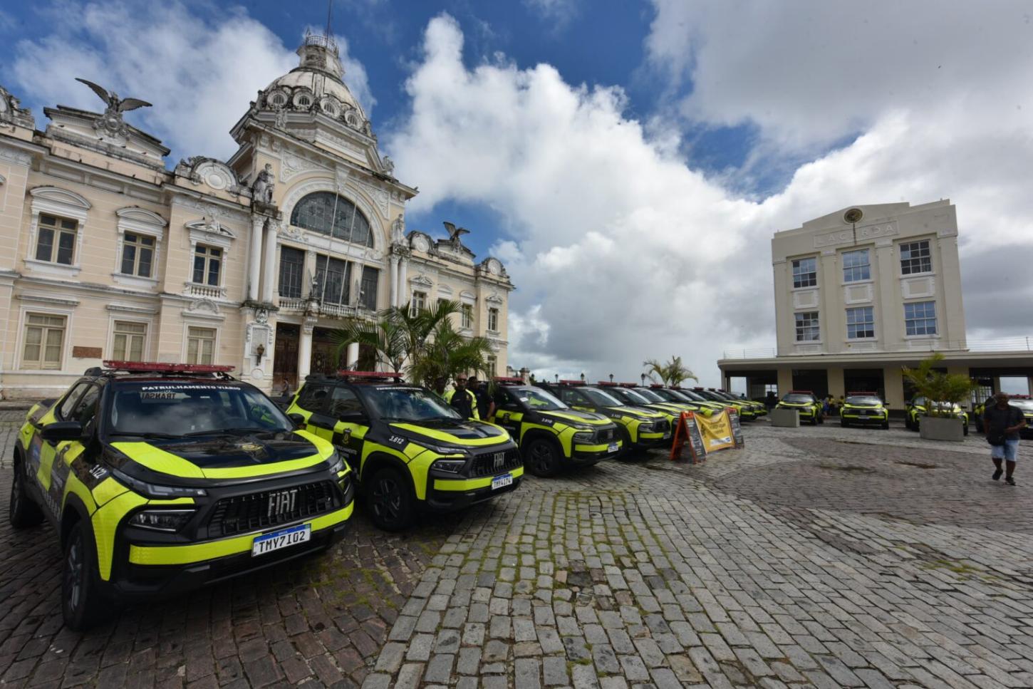 Prefeitura entrega 112 novas viaturas para auxiliar na fiscalização e ordenamento do trânsito