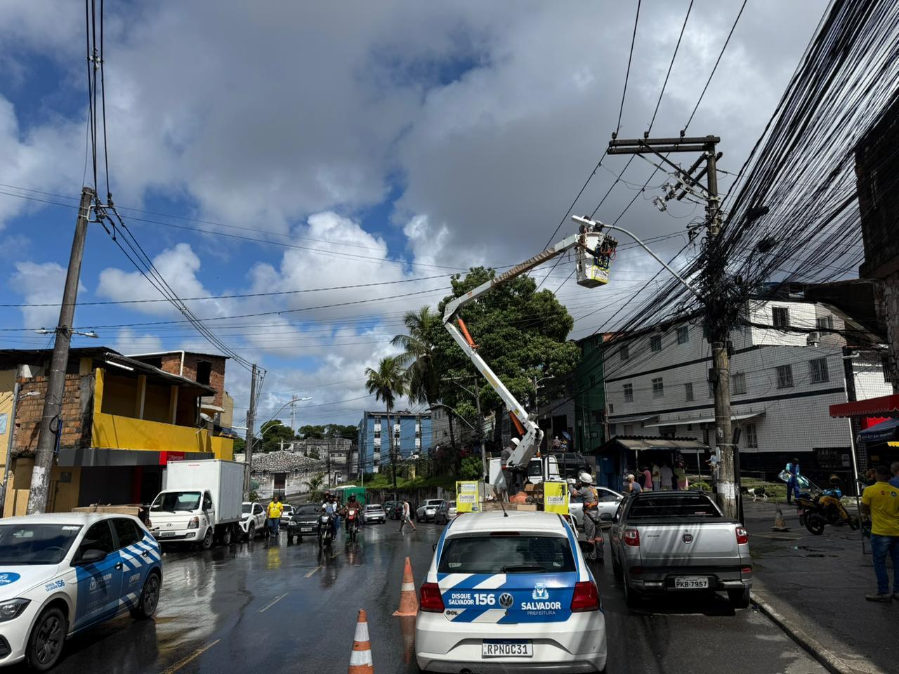 Prefeitura realiza manutenção estratégica da iluminação pública na Estrada das Barreiras