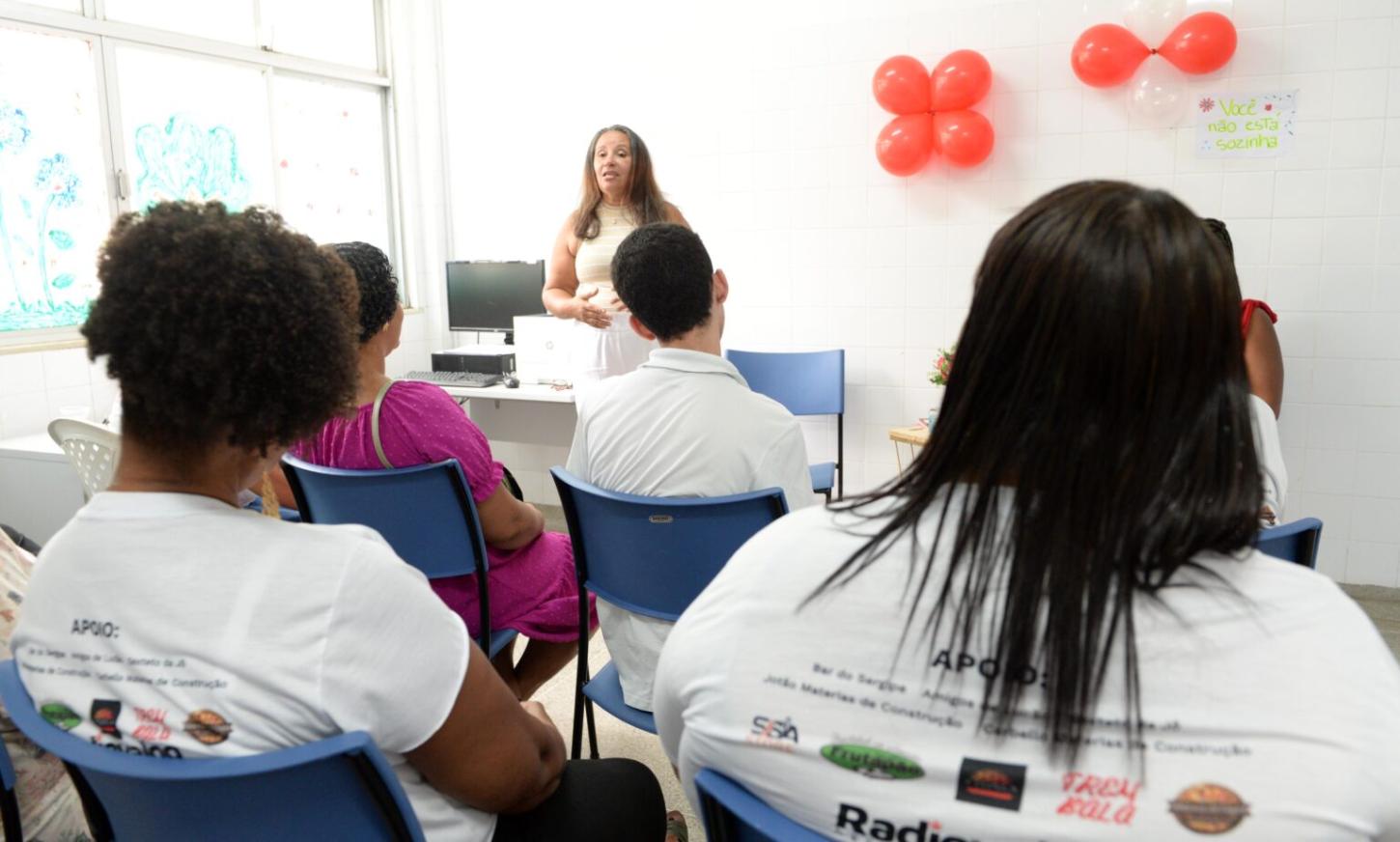 Roda de conversa em Caps da Liberdade debate violência doméstica e feminicídio