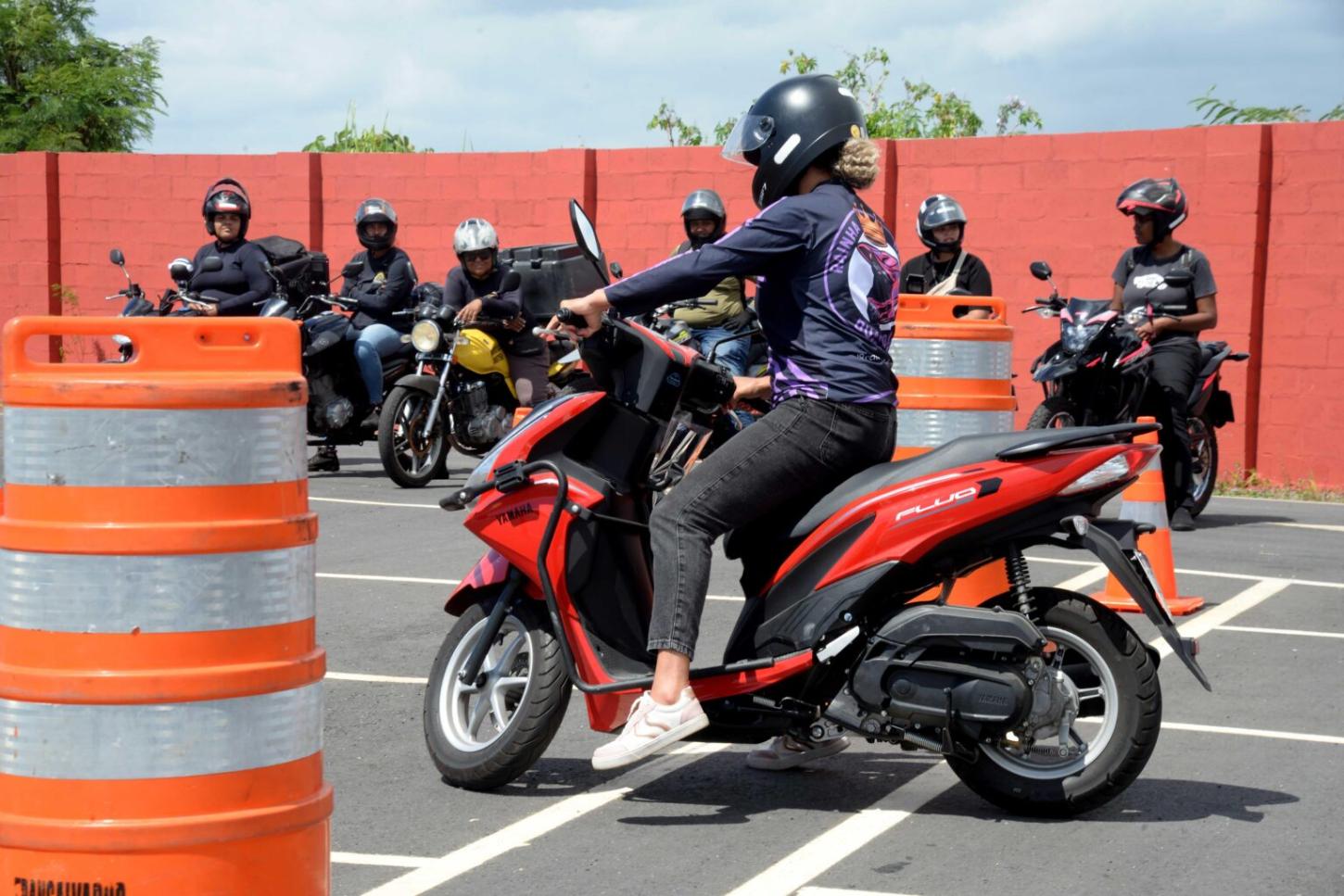 Transalvador abre nova turma para treinamento gratuito de pilotagem segura para motociclistas