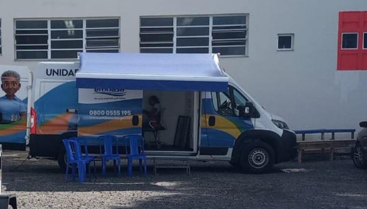 Unidade móvel da Embasa atende moradores de Salvador e Santo Amaro
