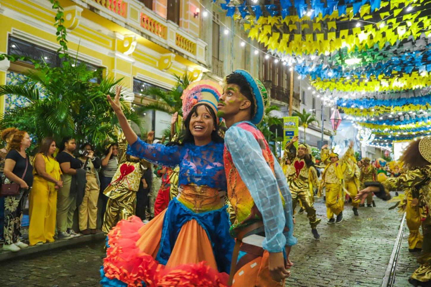 Abertura do Arraiá da Prefs reúne famílias, turistas e celebra a cultura nordestina no Centro Histórico