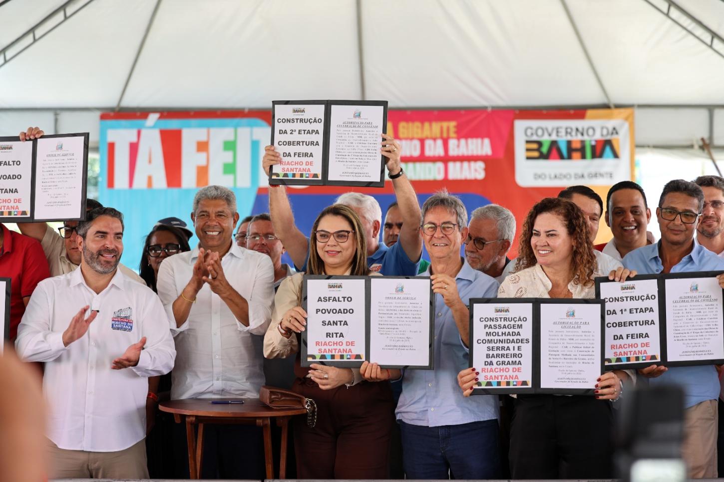 Escola modernizada, pavimentação e combate à fome marcam agenda do governador em Riacho de Santana