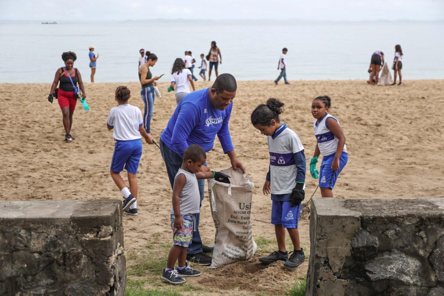 Escola municipal promove atividades de conscientização na Ribeira pelo Dia da Cultura Oceânica