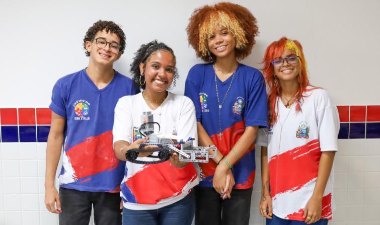 Estudantes criam carrinho de lego que faz limpeza autônoma de praias