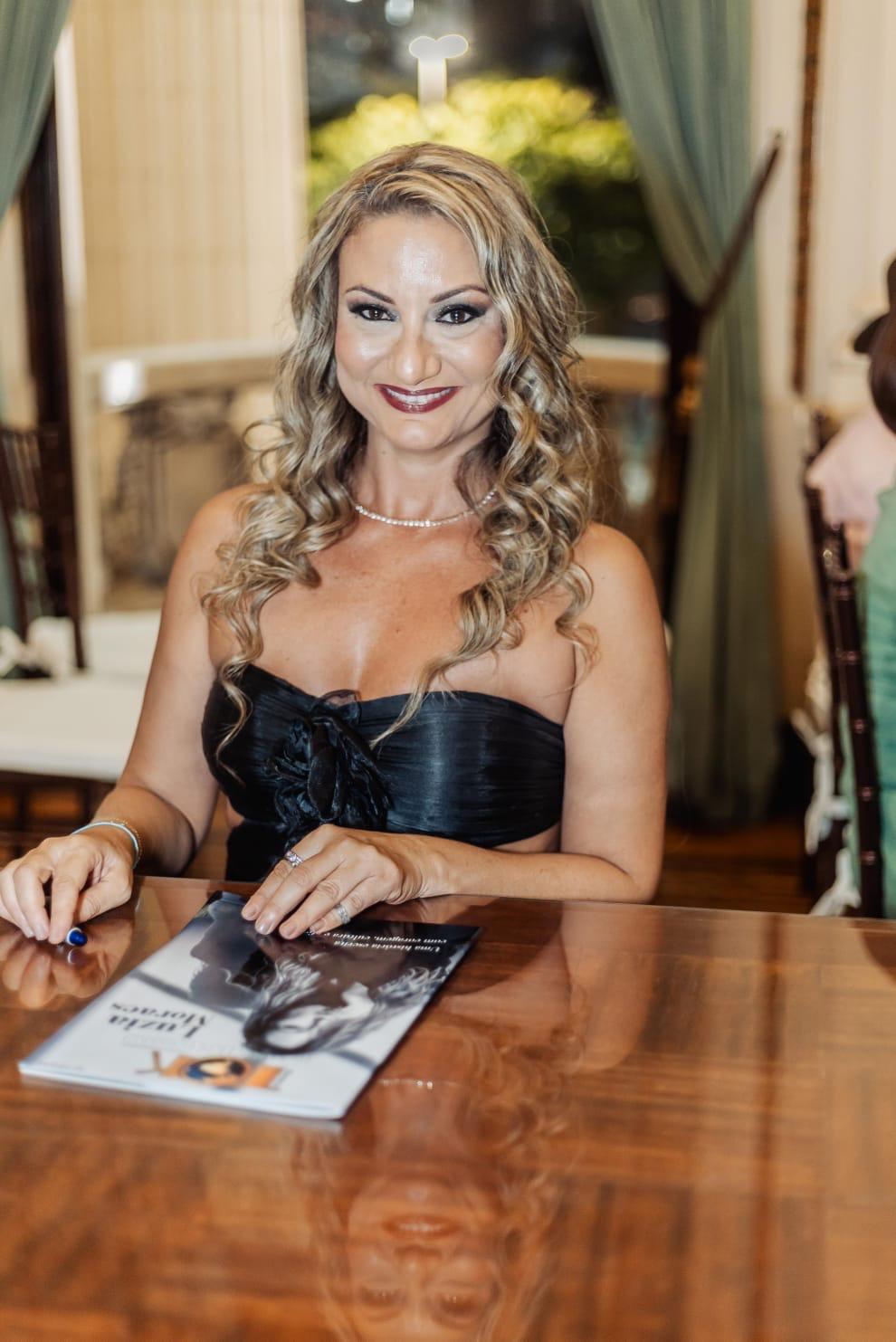 Luzia Moraes Brilha na Capa da 19ª Edição da Revista Tok de Empreendedorismo em Noite de Gala no Palácio Tiradentes