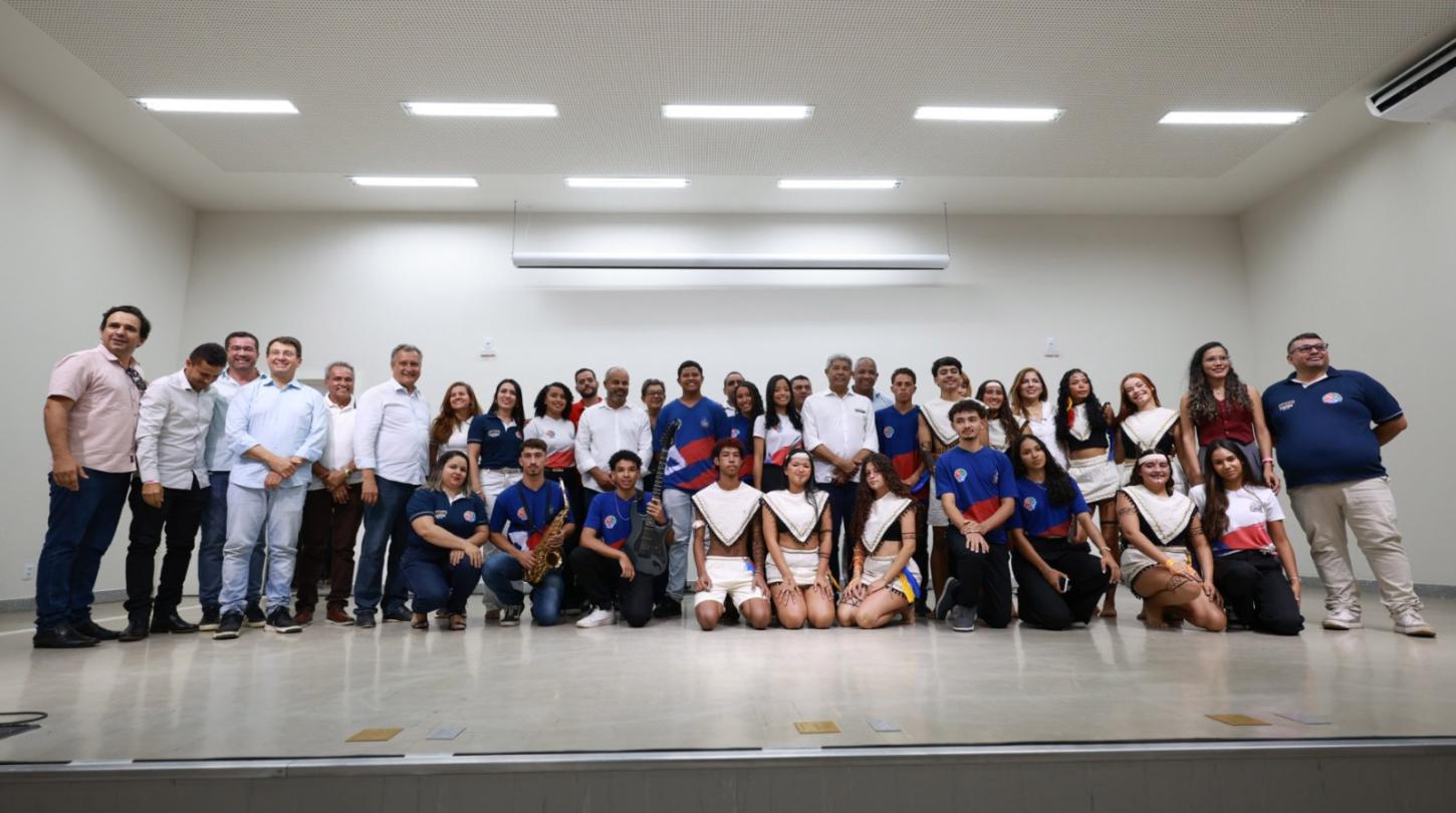Novo colégio de tempo integral e obras viárias ampliam oportunidades e mobilidade em Correntina