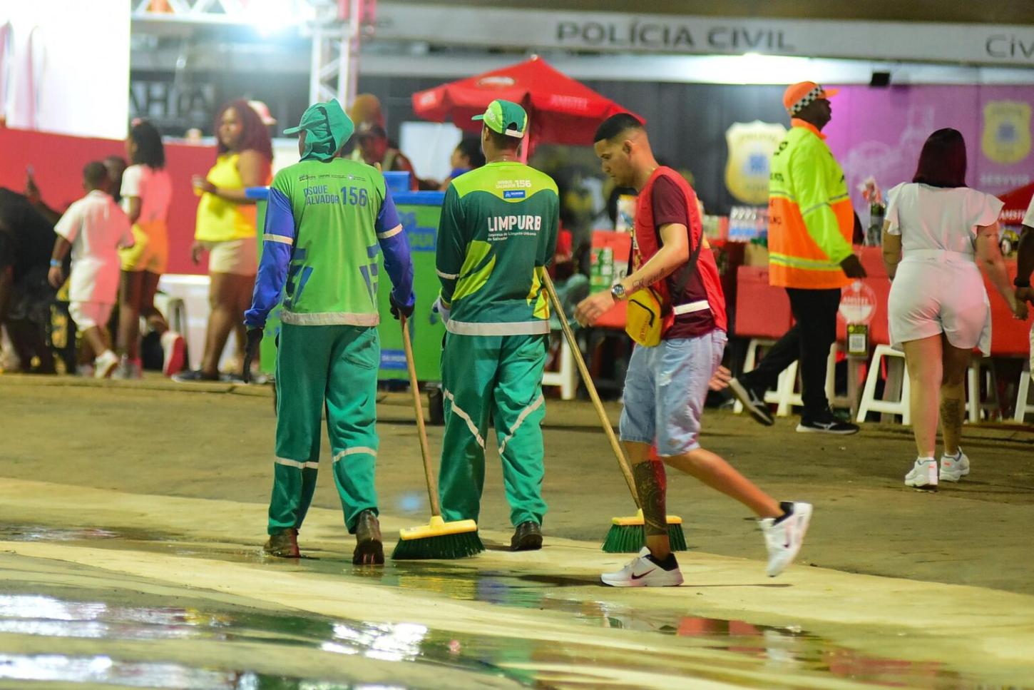 Paralisação nacional dos garis e margaridas provoca suspensão do serviço de limpeza em Salvador nesta segunda (22)