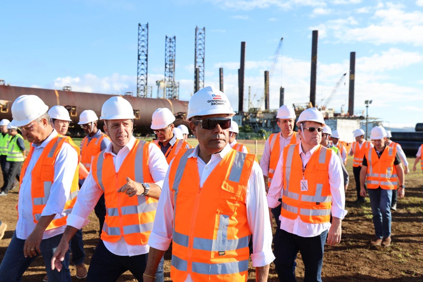 Ponte Salvador-Itaparica: governador acompanha avanço e movimentação no canteiro de São Roque Paraguaçu, em Maragogipe