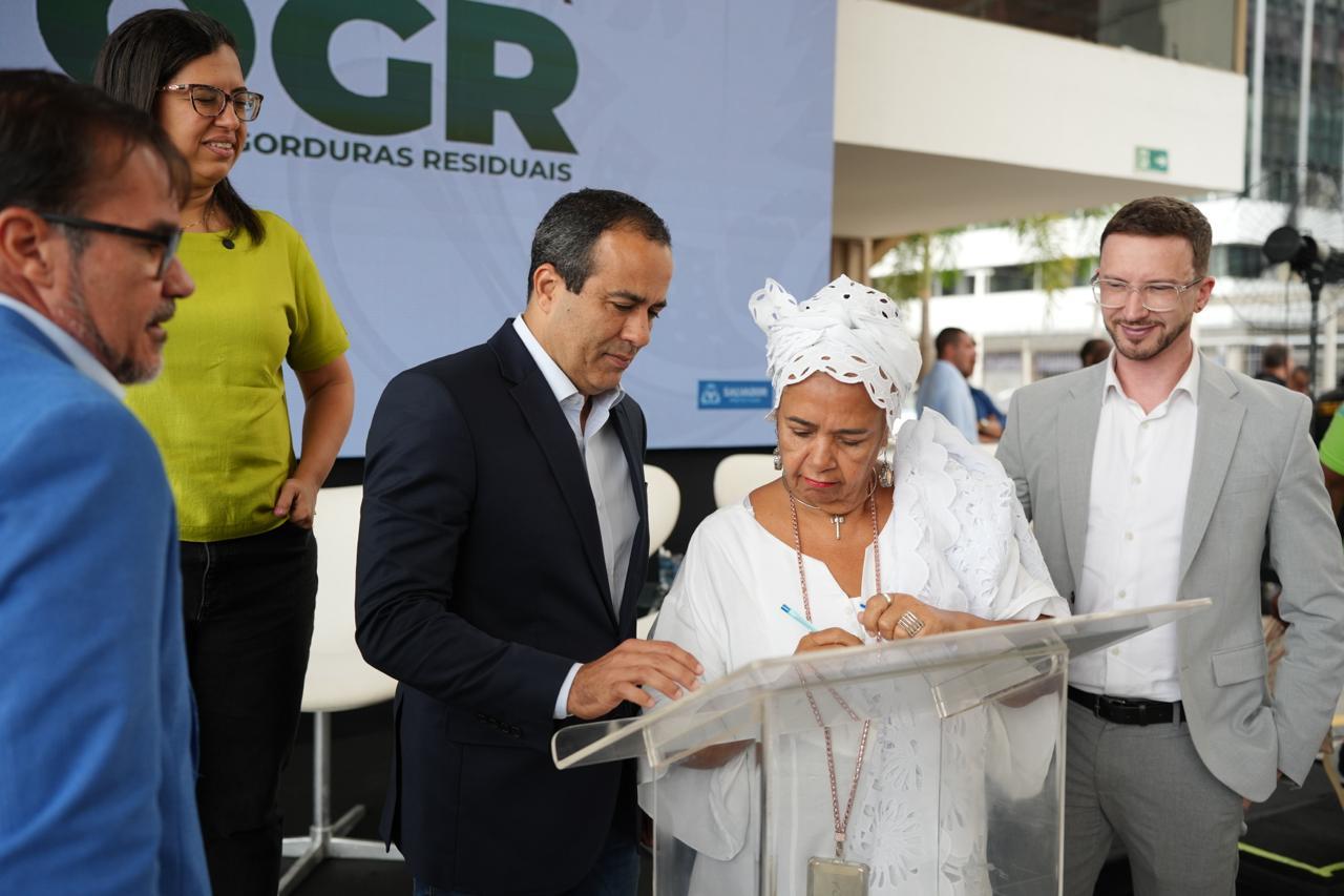 Prefeitura de Salvador e Petrobras lançam programa para transformar óleo usado em biodiesel com geração de renda para cooperativas