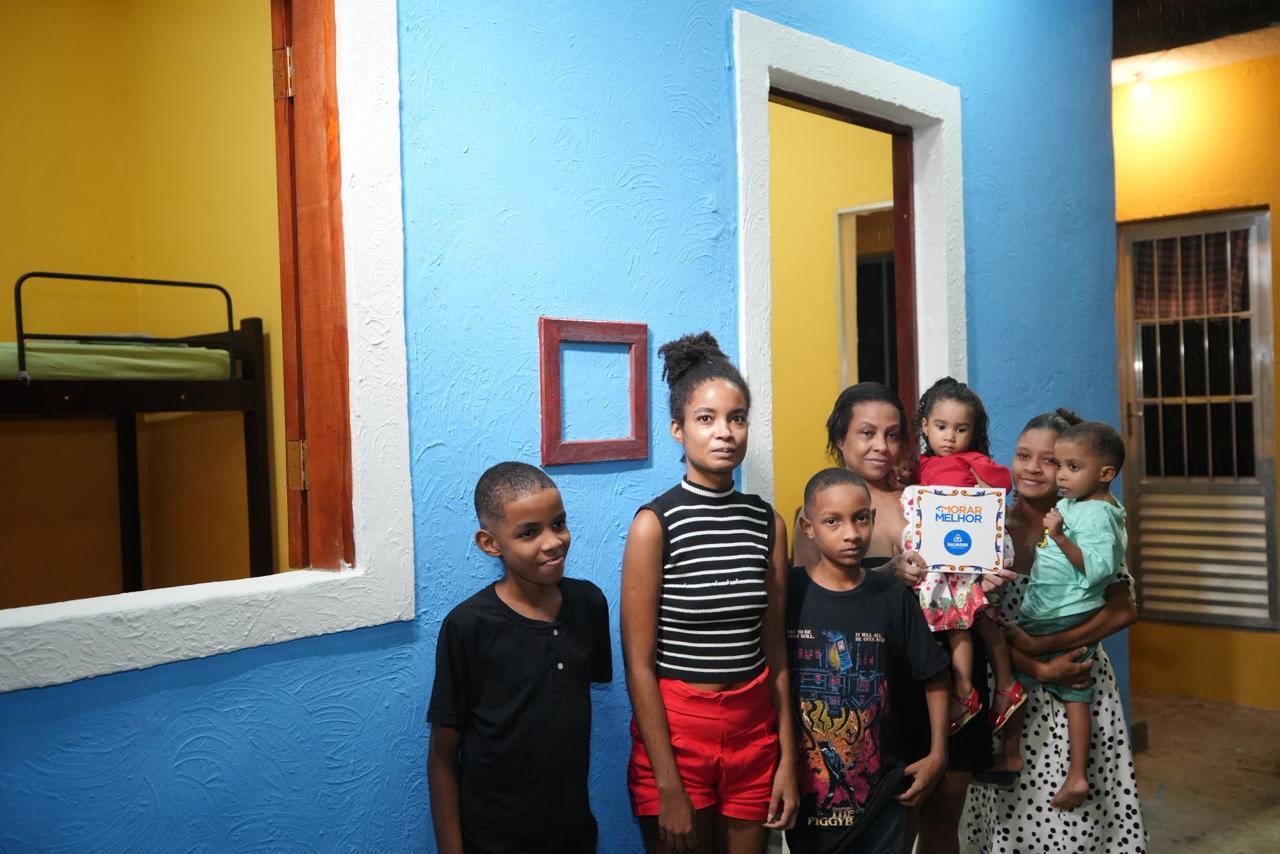 Prefeitura entrega 200 casas reformadas na Boca do Rio pelo programa Morar Melhor