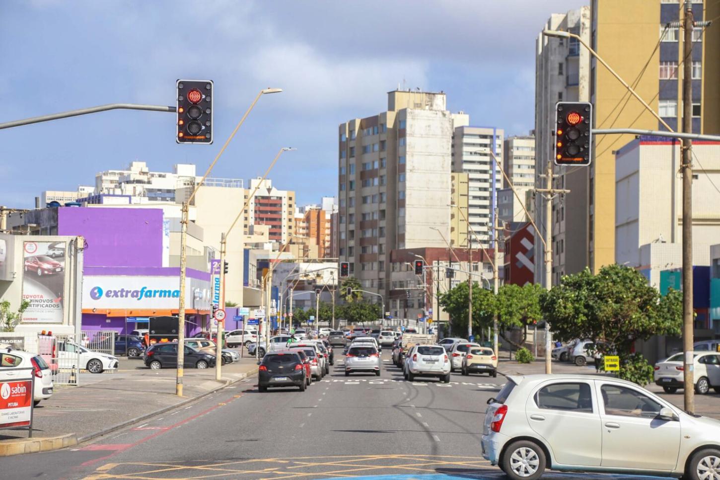 Centro de Controle Semafórico completa dois anos com quase mil equipamentos inteligentes conectados em Salvador
