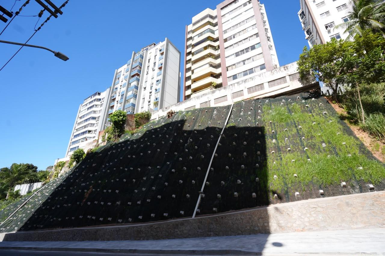 Prefeitura entrega contenção Ladeira da Cruz da Redenção e chega a 608 encostas protegidas