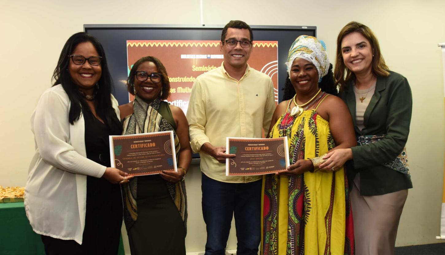 Prefeitura promove seminário sobre políticas públicas para mulheres e homenageia servidoras negras em Salvador