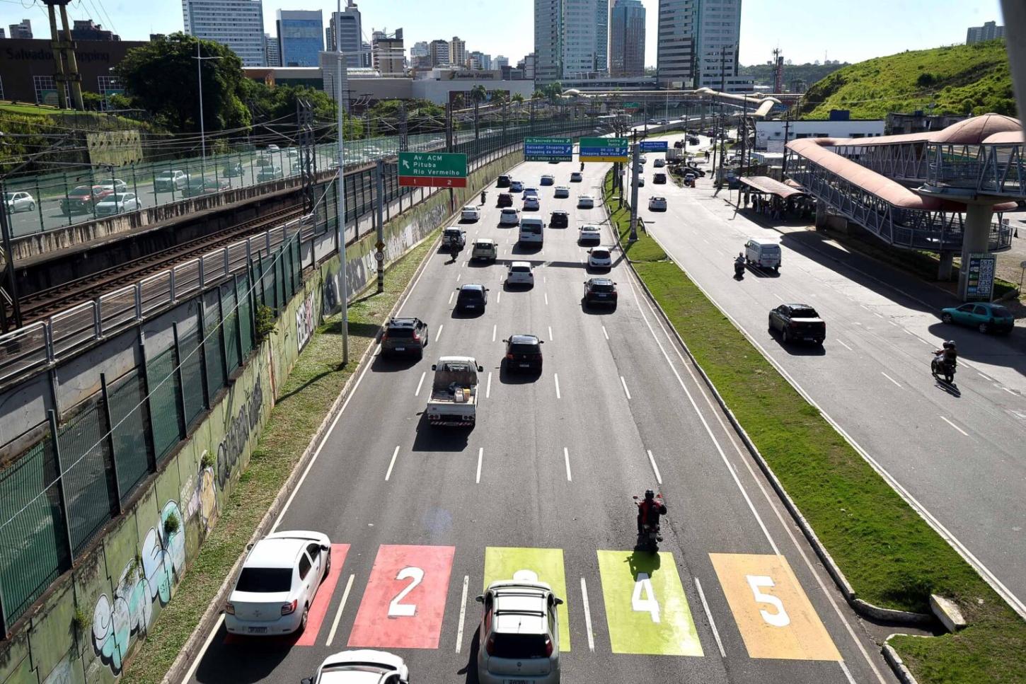 Transalvador inicia pesquisa sobre o comportamento do trânsito na Av. Paralela