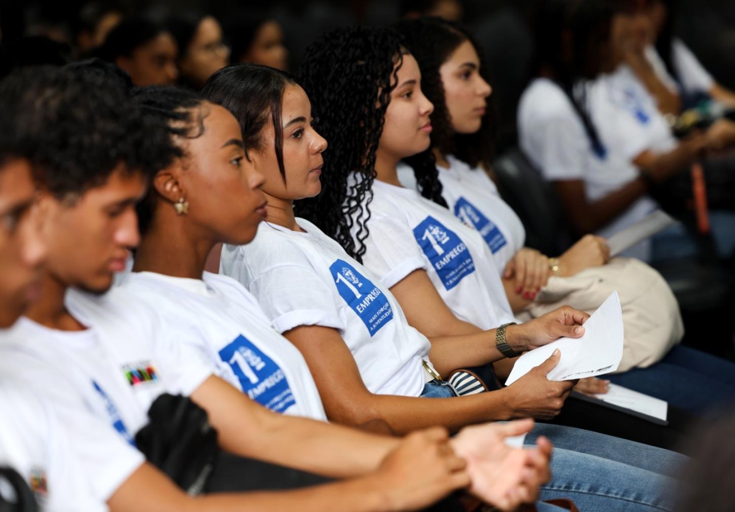 Agosto da Juventude orienta cerca de 200 estudantes da rede pública sobre mercado de trabalho em Salvador