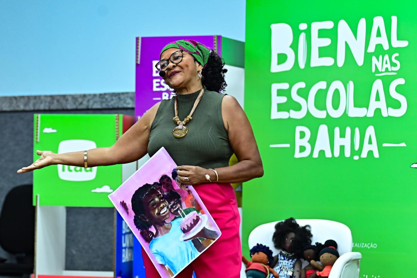 Bienal nas Escolas leva autores da literatura para estudantes da rede municipal de Salvador