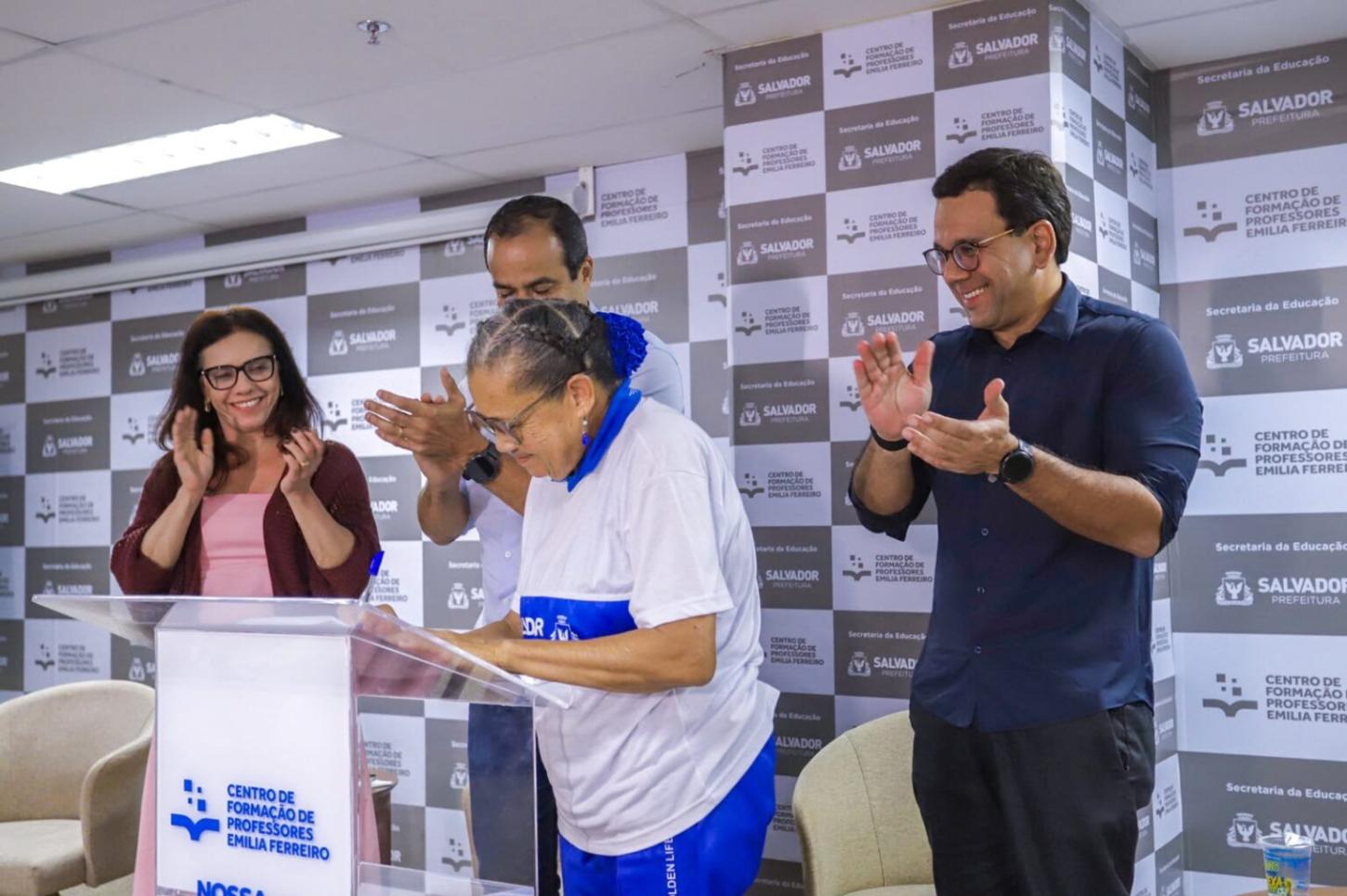 Prefeitura de Salvador cria Bolsa Presença para estudantes da EJA da rede municipal