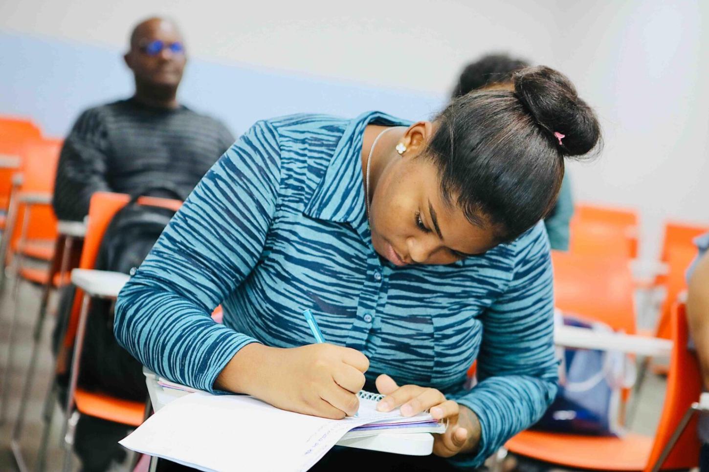 Prefeitura abre 105 vagas em cursos gratuitos de qualificação com foco na inclusão feminina e setor logístico