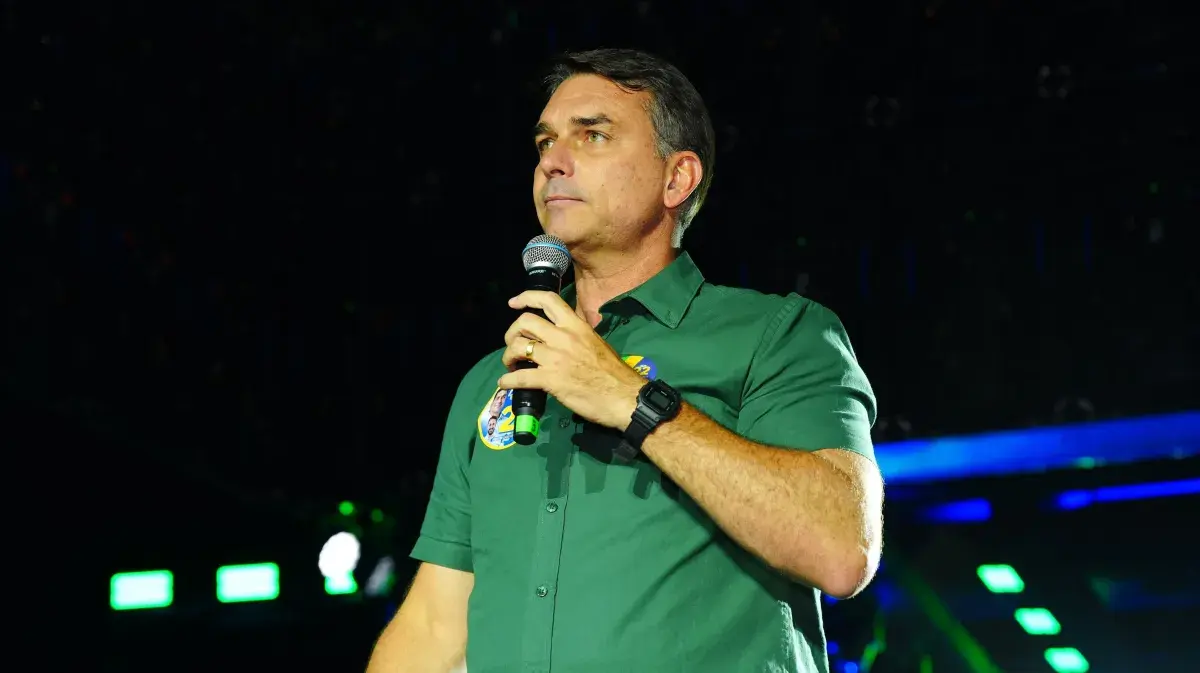 Autoridade dos EUA diz à Reuters que Flávio está a caminho do país