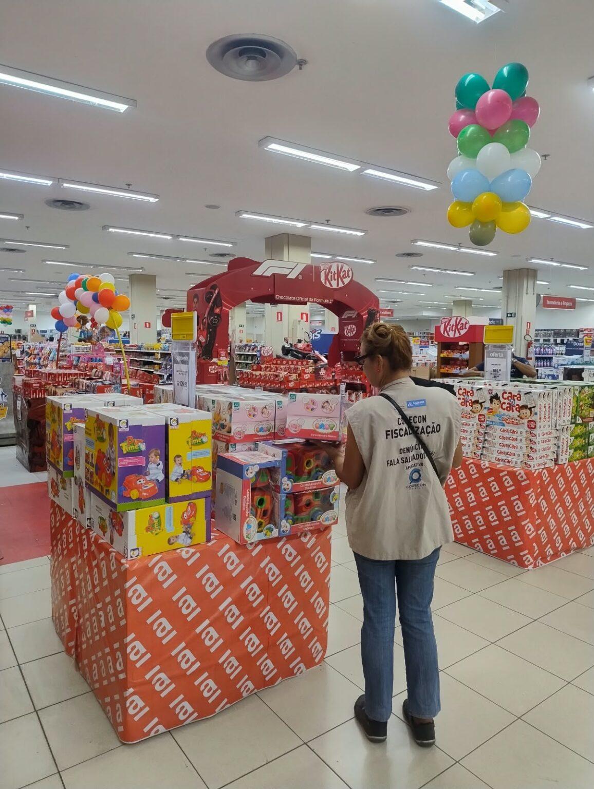 Codecon fiscaliza 187 estabelecimentos e identifica irregularidades em produtos para o Dia das Crianças