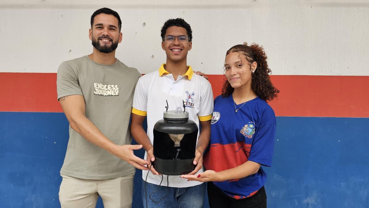 Jovens cientistas do município de Serrinha criam bebedouro sustentável para gatos