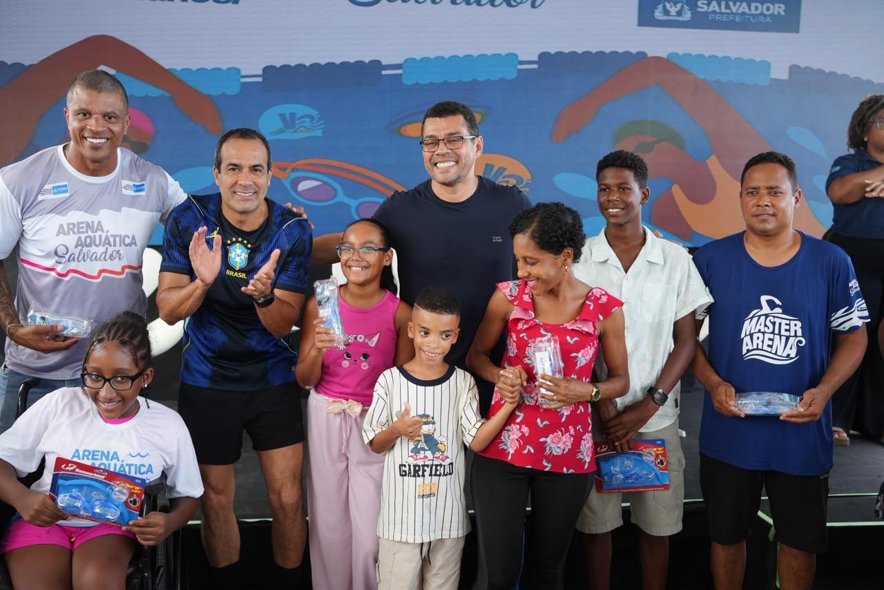 Prefeitura de Salvador entrega kits de natação e inicia novo ciclo de atividades da Arena Aquática