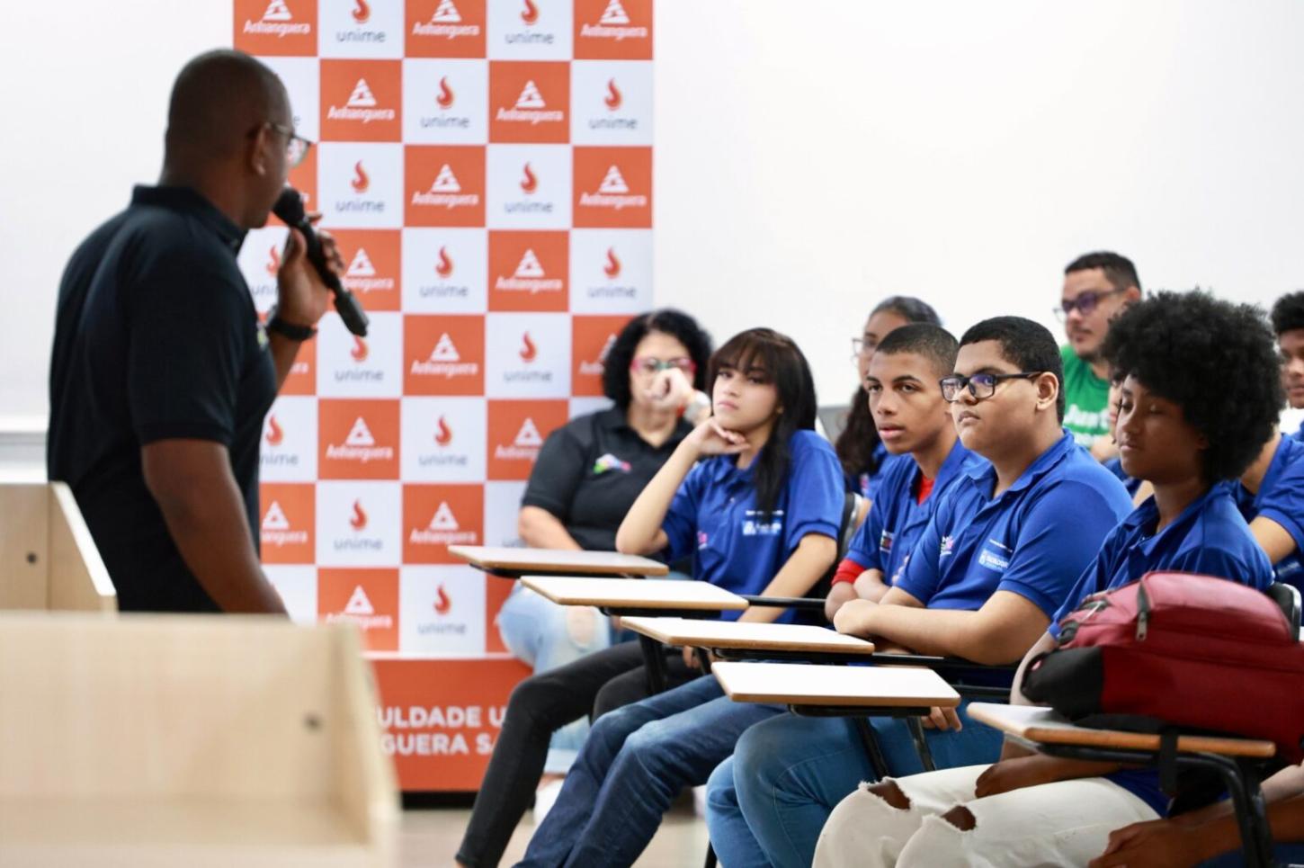 Prefeitura realiza aulão preparatório de português e matemática para alunos do 9º ano