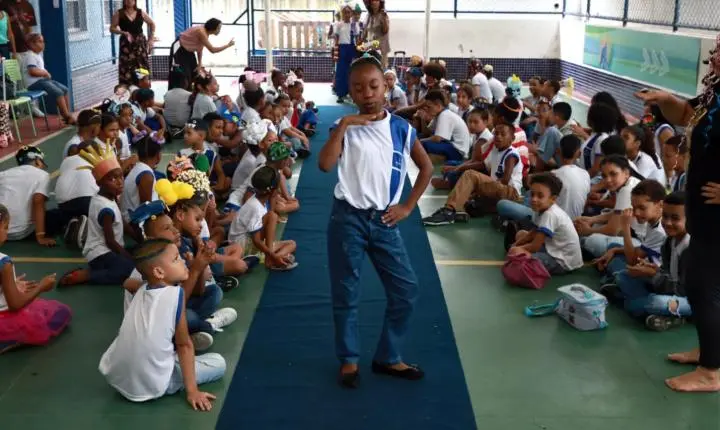 Alunos da Escola Municipal da Engomadeira participam de celebração da Semana da Criança
