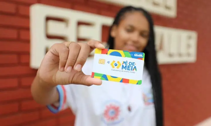 Pé-de-Meia garante incentivo extra de R$ 200 para estudantes que fizerem o ENEM 2026