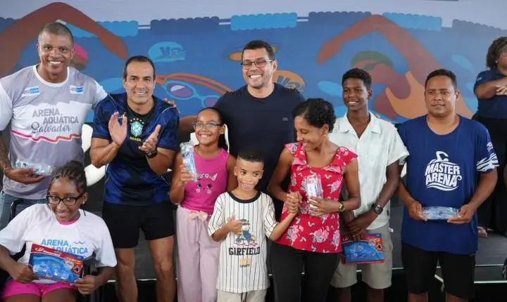 Prefeitura de Salvador entrega kits de natação e inicia novo ciclo de atividades da Arena Aquática