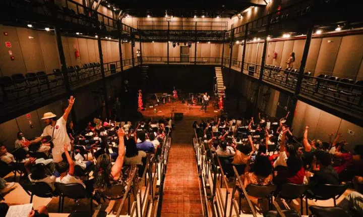 Prefeitura e Projeto Pé de Feijão levam mais de 800 crianças ao Novo Teatro Vila Velha