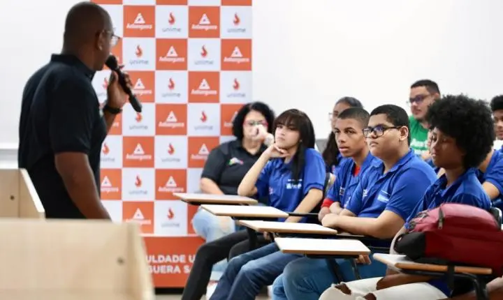 Prefeitura realiza aulão preparatório de português e matemática para alunos do 9º ano