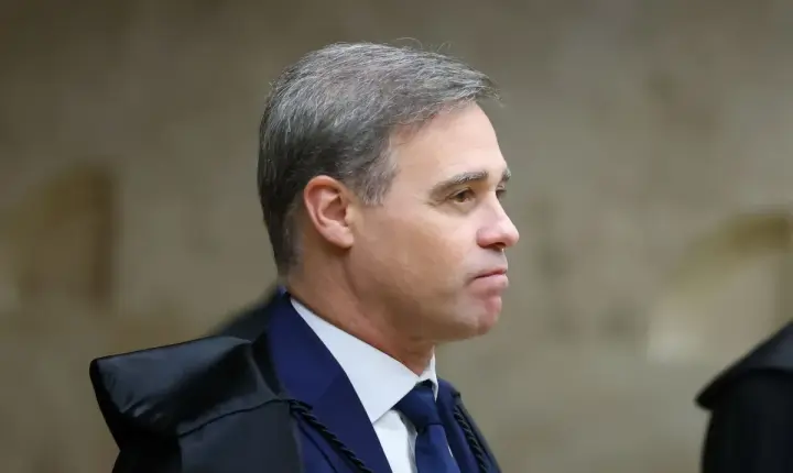 Mendonça determina remoção de vídeo de Janones e Lindbergh contra Flávio